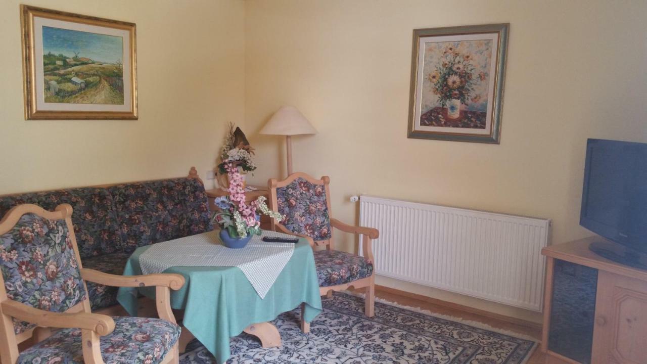 Gaestehaus Karoline Oberaichwald  エクステリア 写真